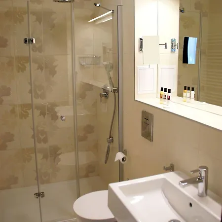 Center House Elephant Bed & Breakfast 3*