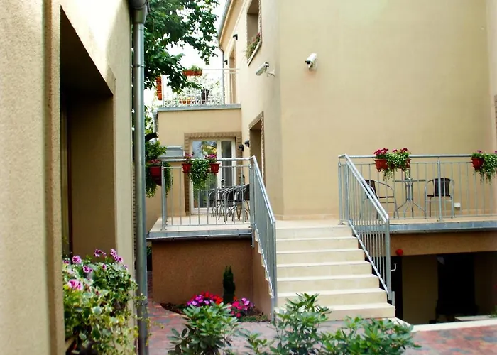 Center House Elephant