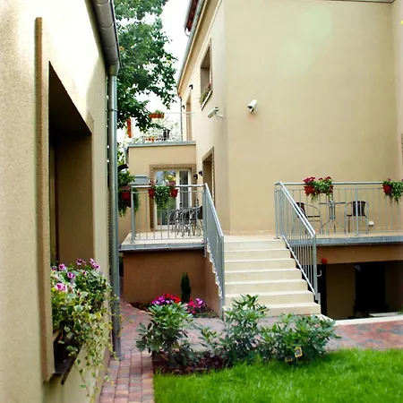 Center House Elephant